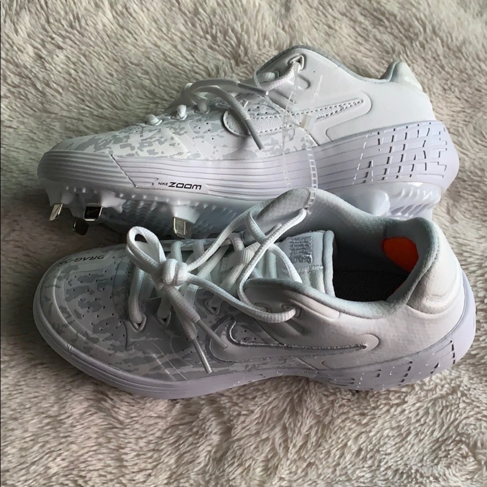 New (w/o tags) Nike Baseball Cleats